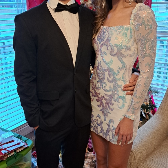 Stunning Homecoming or special occasion dress - Picture 2 of 5